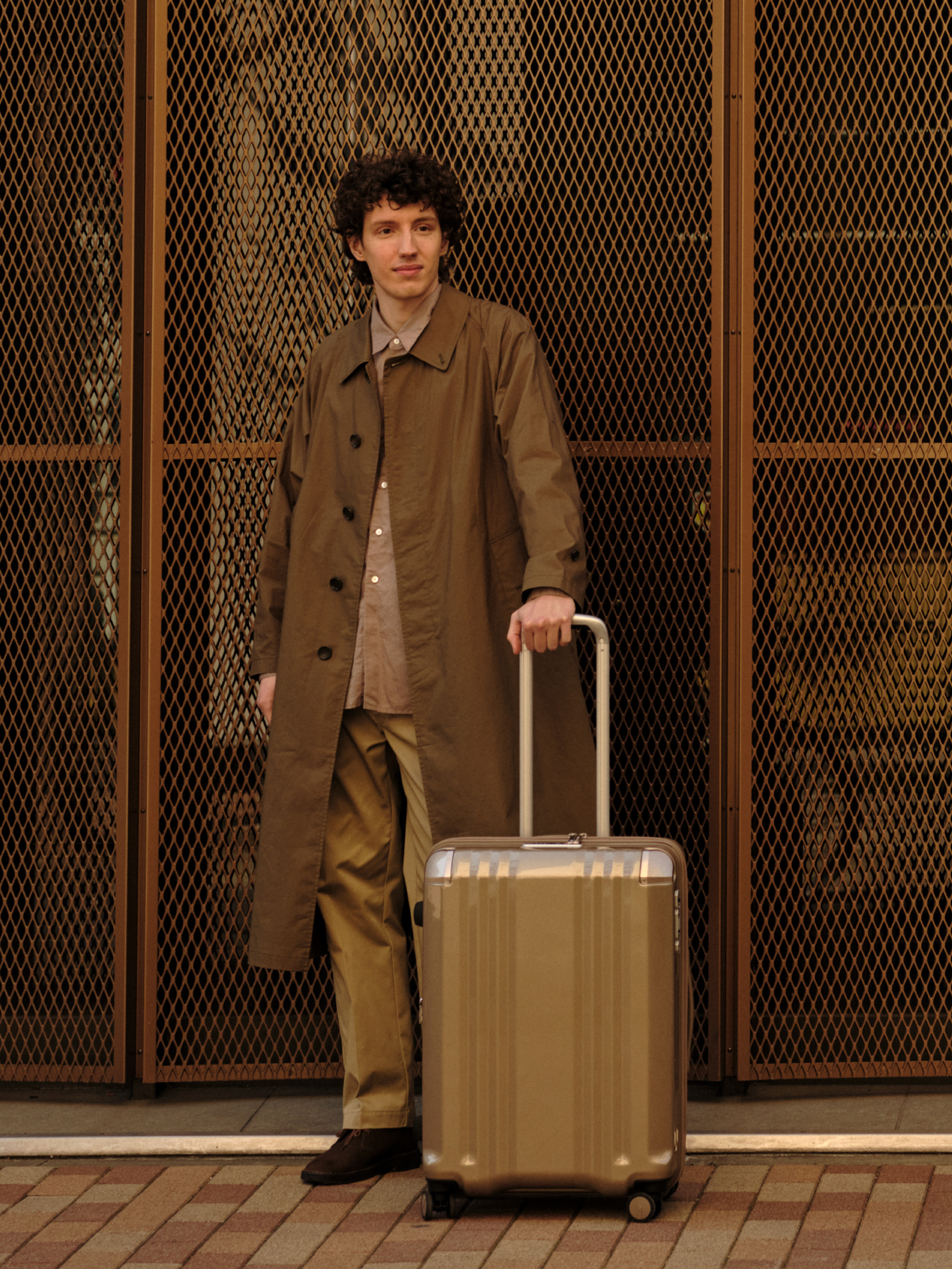 アジア・ラゲージの定番モデル『デカかるEdge』シリーズ | FEATURE